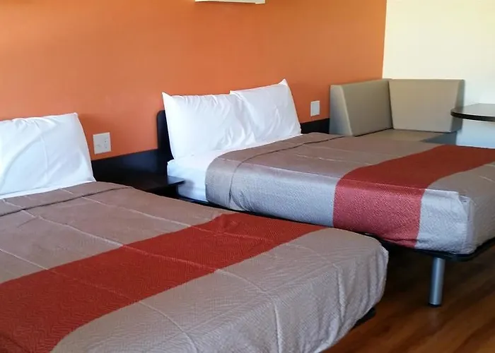 Motel 6-Blue Springs, MO