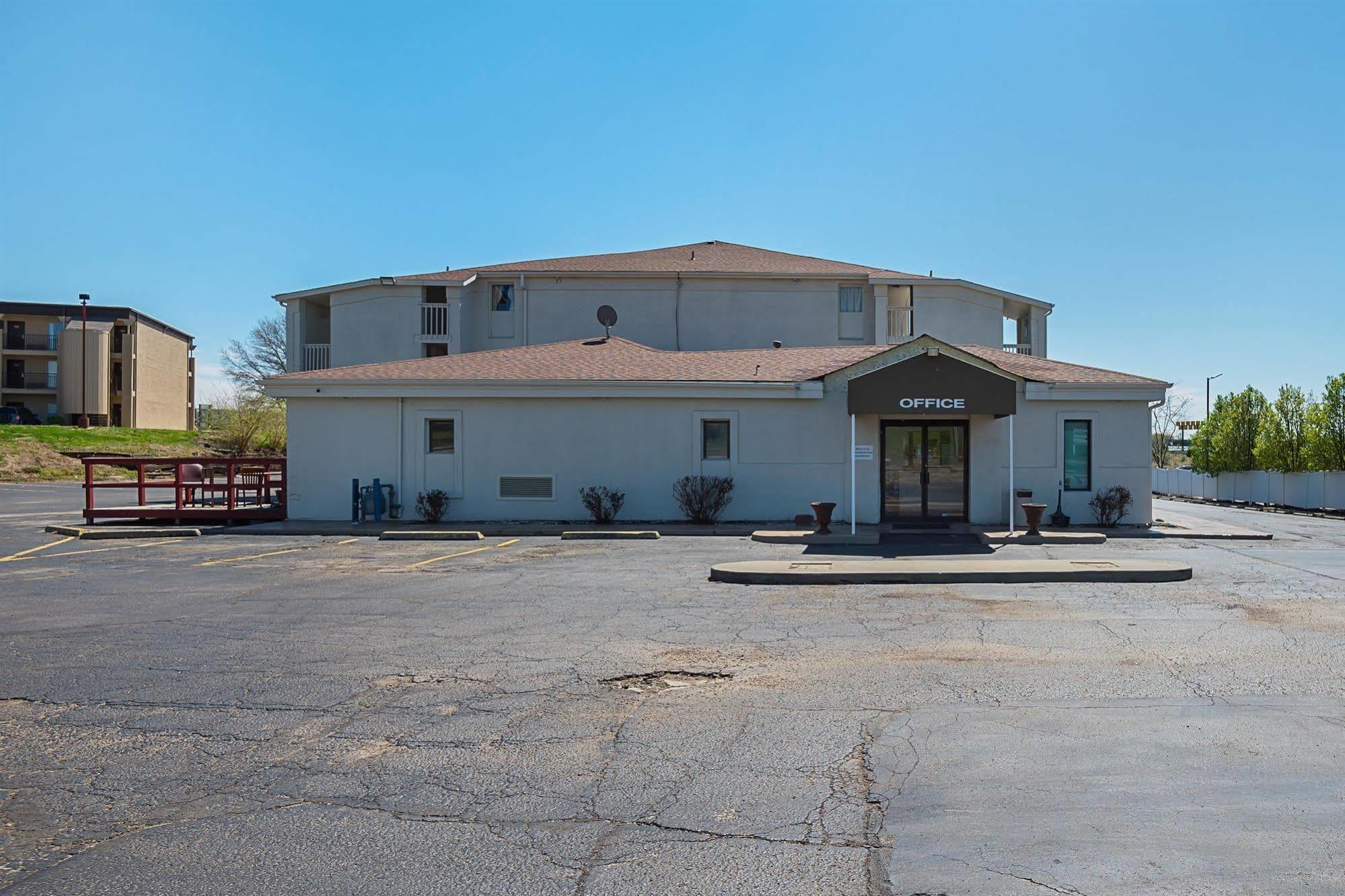 6-blue Springs, Mo Hotel